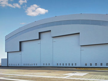 จีน Prefab Curve Roofing Hangers เครื่องบินเหล็กที่มีประตูสไลด์ไฟฟ้า ผู้ผลิต